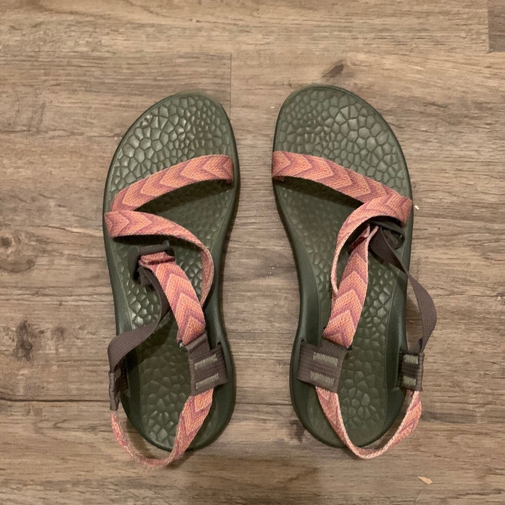 COPY - Women’s Size 9 Classic Pink Chevron Chaco Sandal